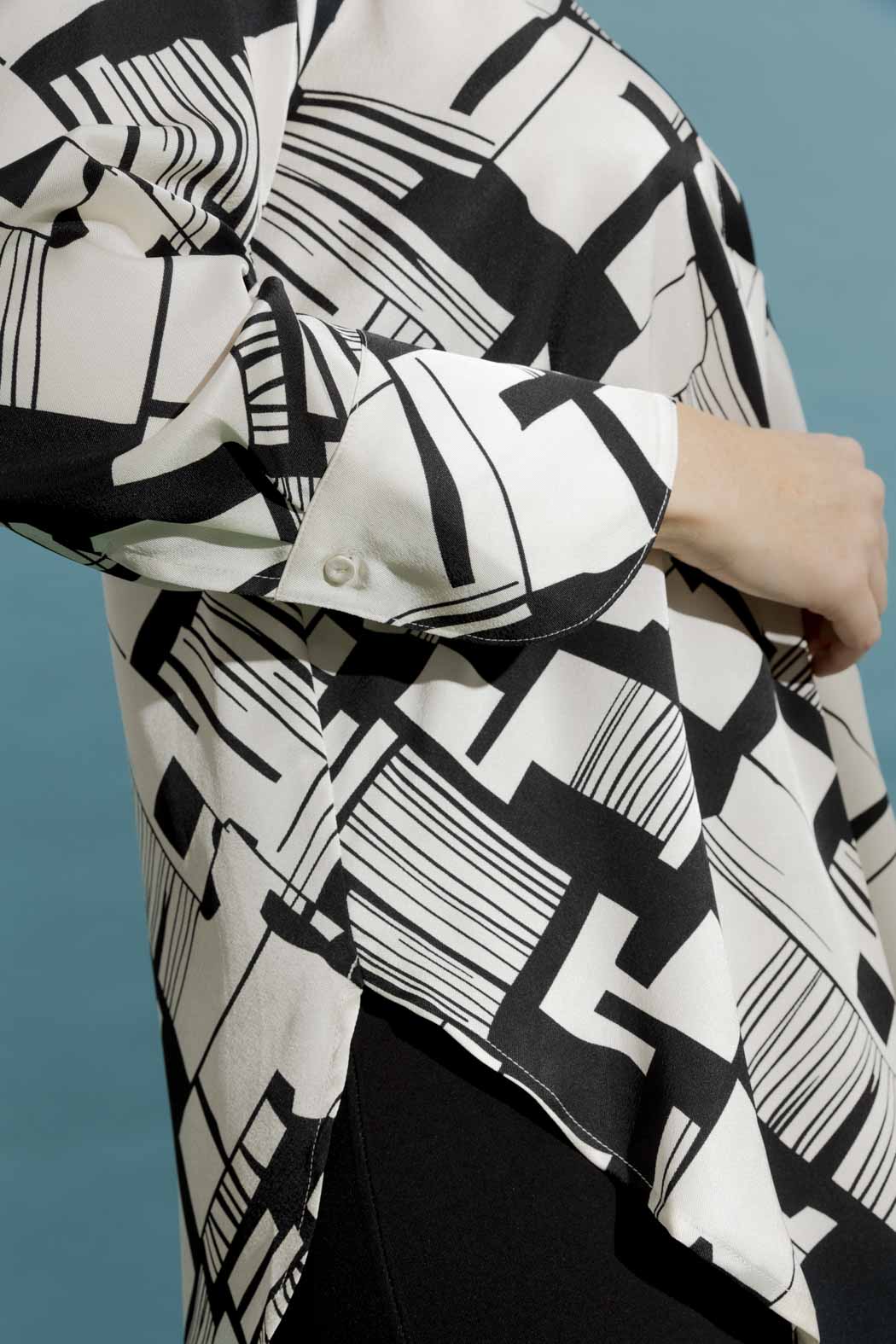 Black/white Blogger Shirt