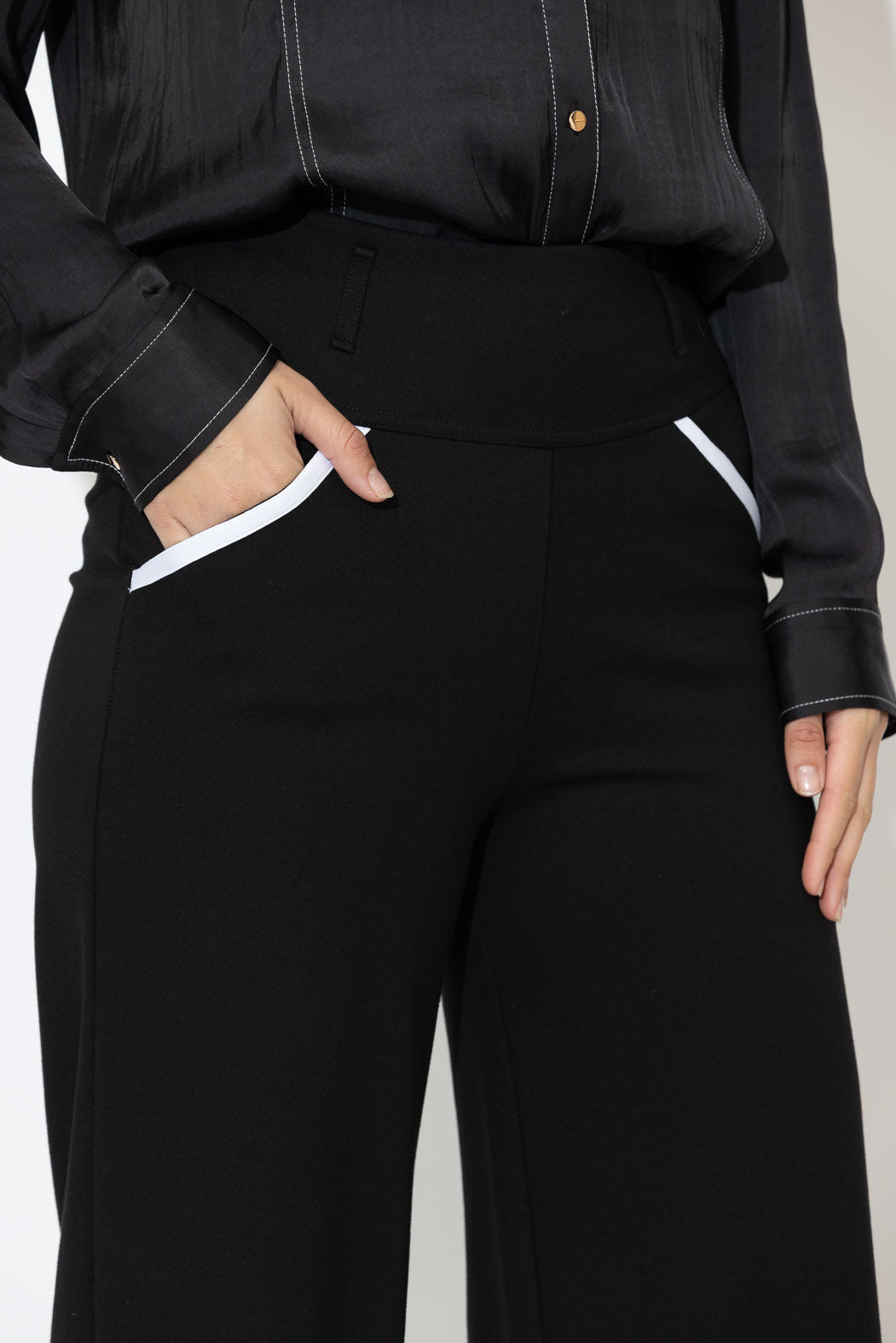 Black Ponte Coco Pant