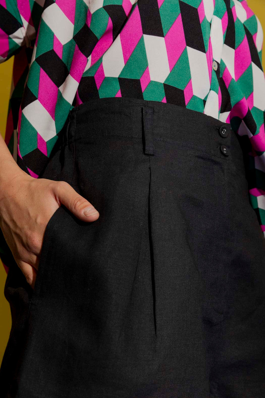 Black Linen Short